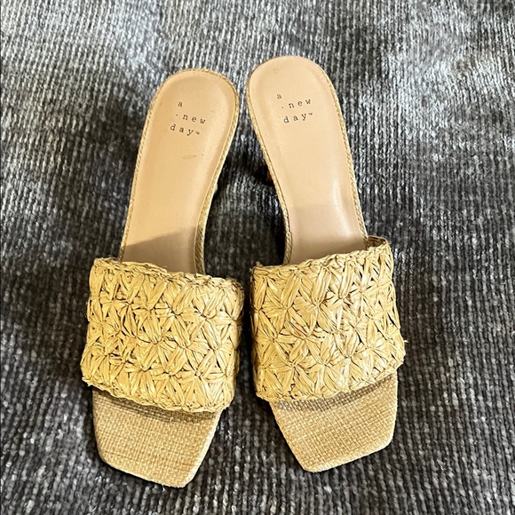 A New Day Raffia Straw Woven Slide Heels 9 - Picture 1 of 6